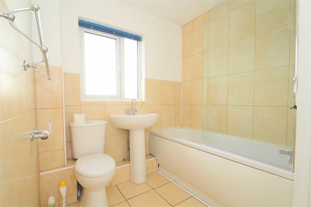 2 bed flat for sale in Hawthorne Crescent, West Drayton  - Property Image 5