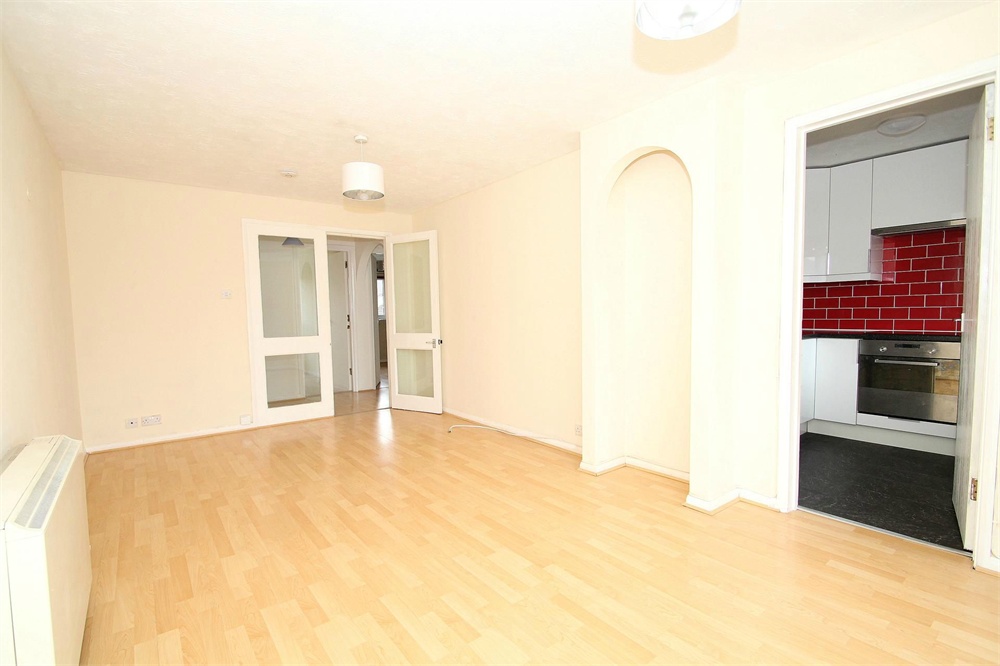 2 bed flat for sale in Hawthorne Crescent, West Drayton  - Property Image 8