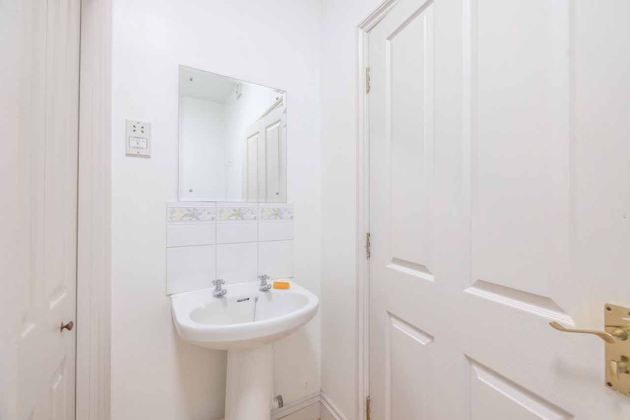 1 bed flat for sale in High Street, Eton  - Property Image 9