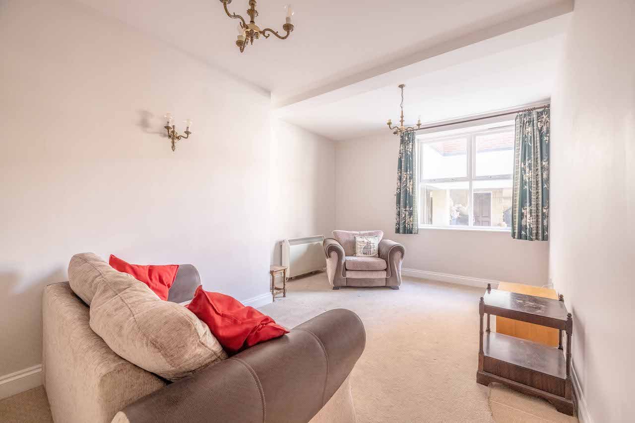1 bed flat for sale in High Street, Eton  - Property Image 6