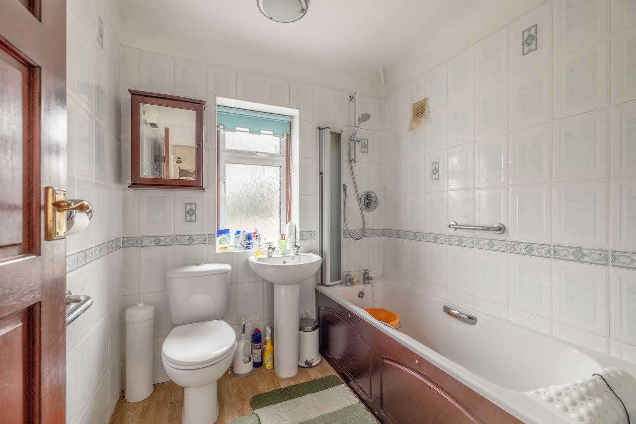 3 bed semi-detached house for sale in Ashford Road, Iver Heath  - Property Image 8
