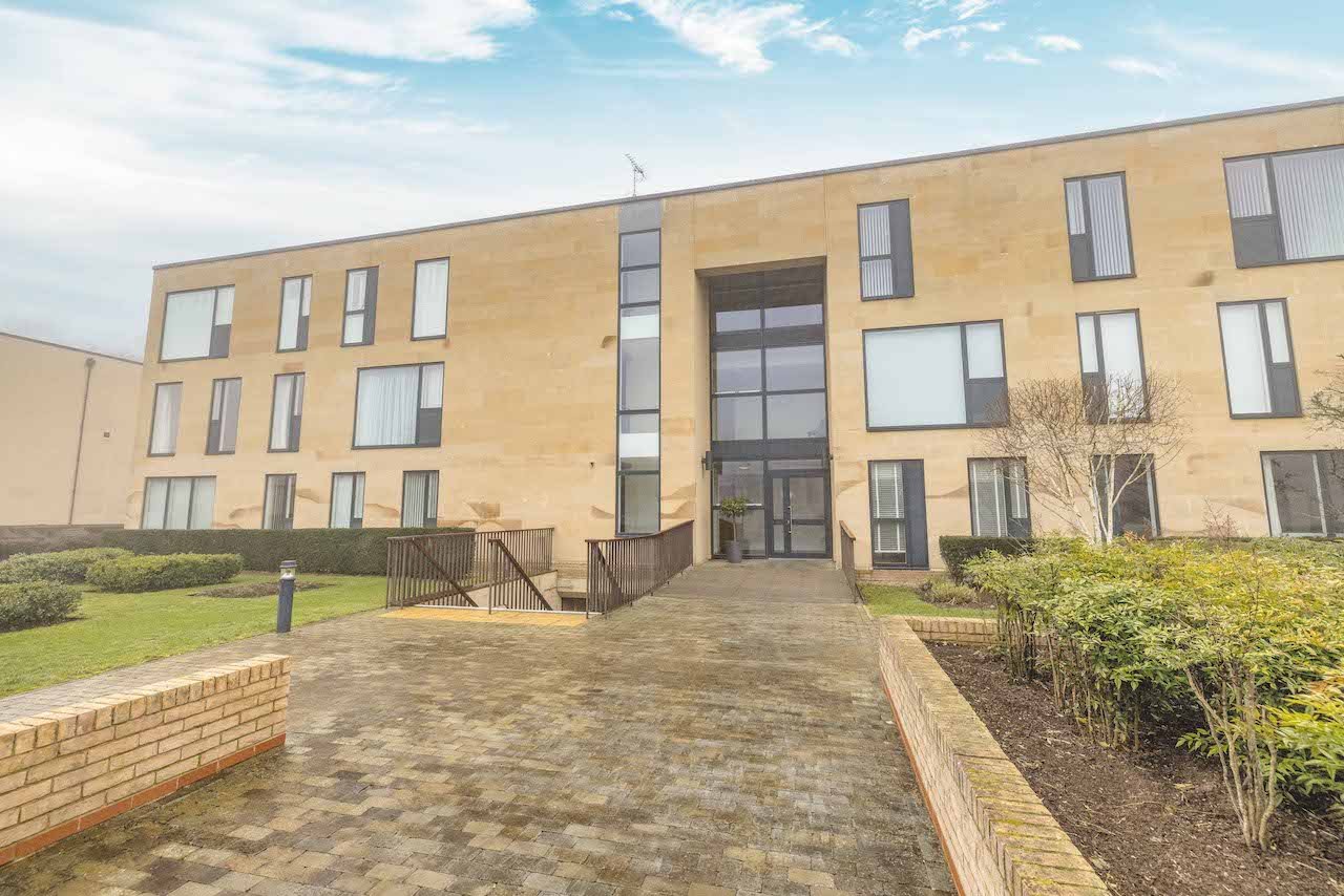 2 bed flat for sale in Cliveden Gages, Taplow, SL6