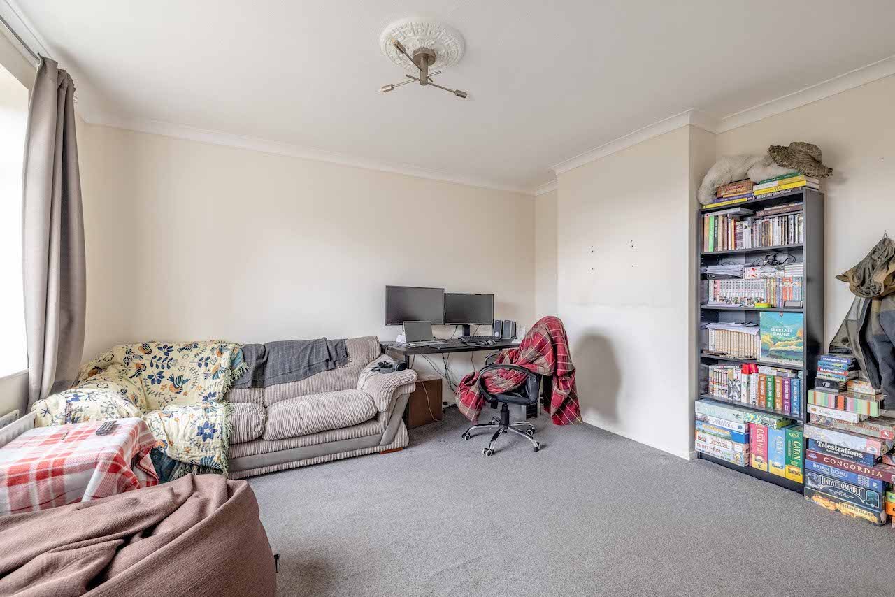 3 bed terraced house for sale in Ryvers Road, Langley  - Property Image 2