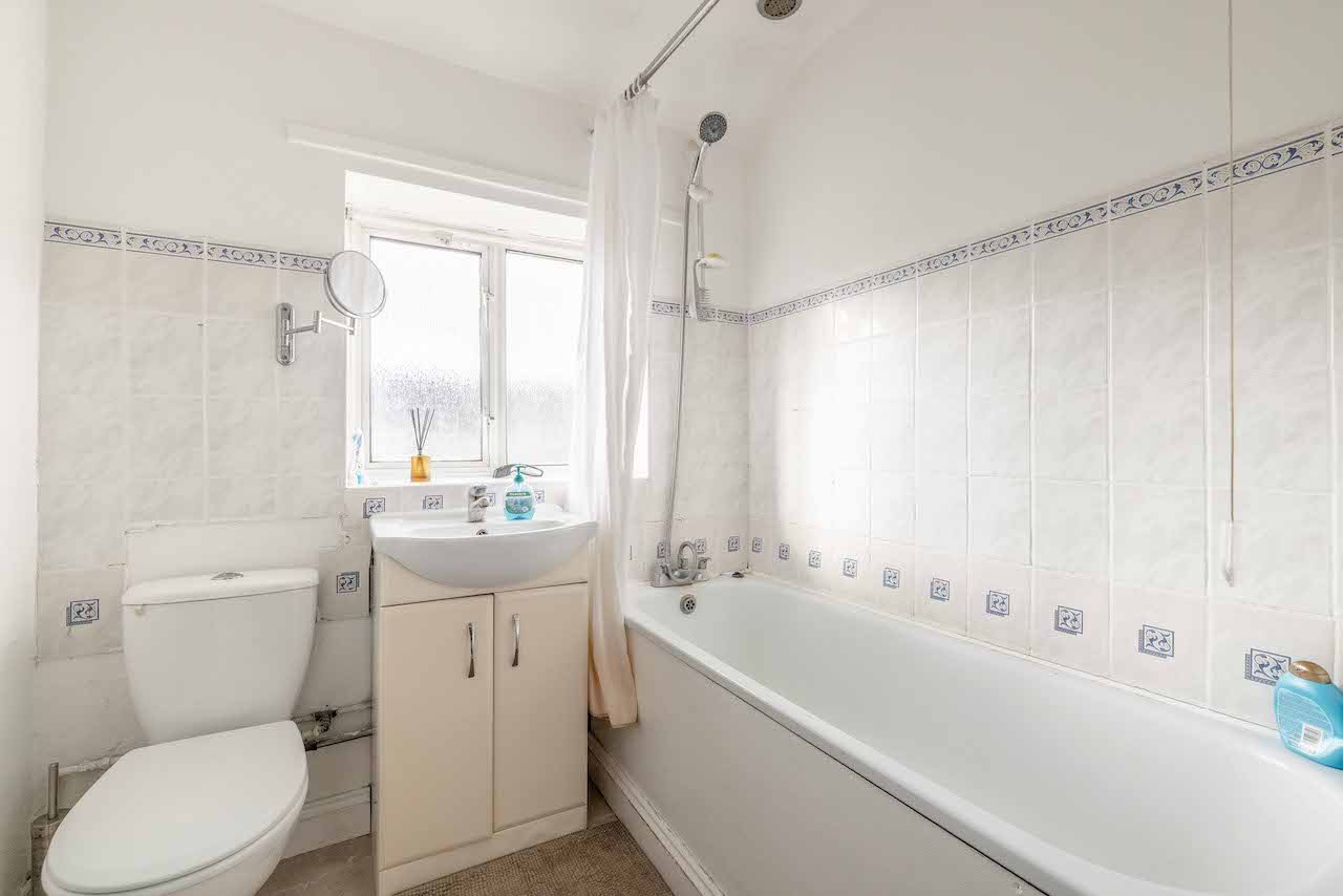 3 bed terraced house for sale in Ryvers Road, Langley  - Property Image 9