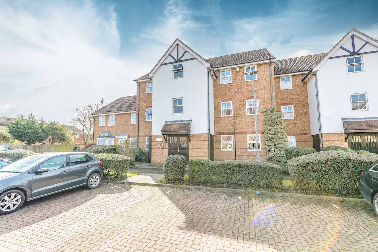 1 bed flat to rent in Maplin Park, Slough, SL3