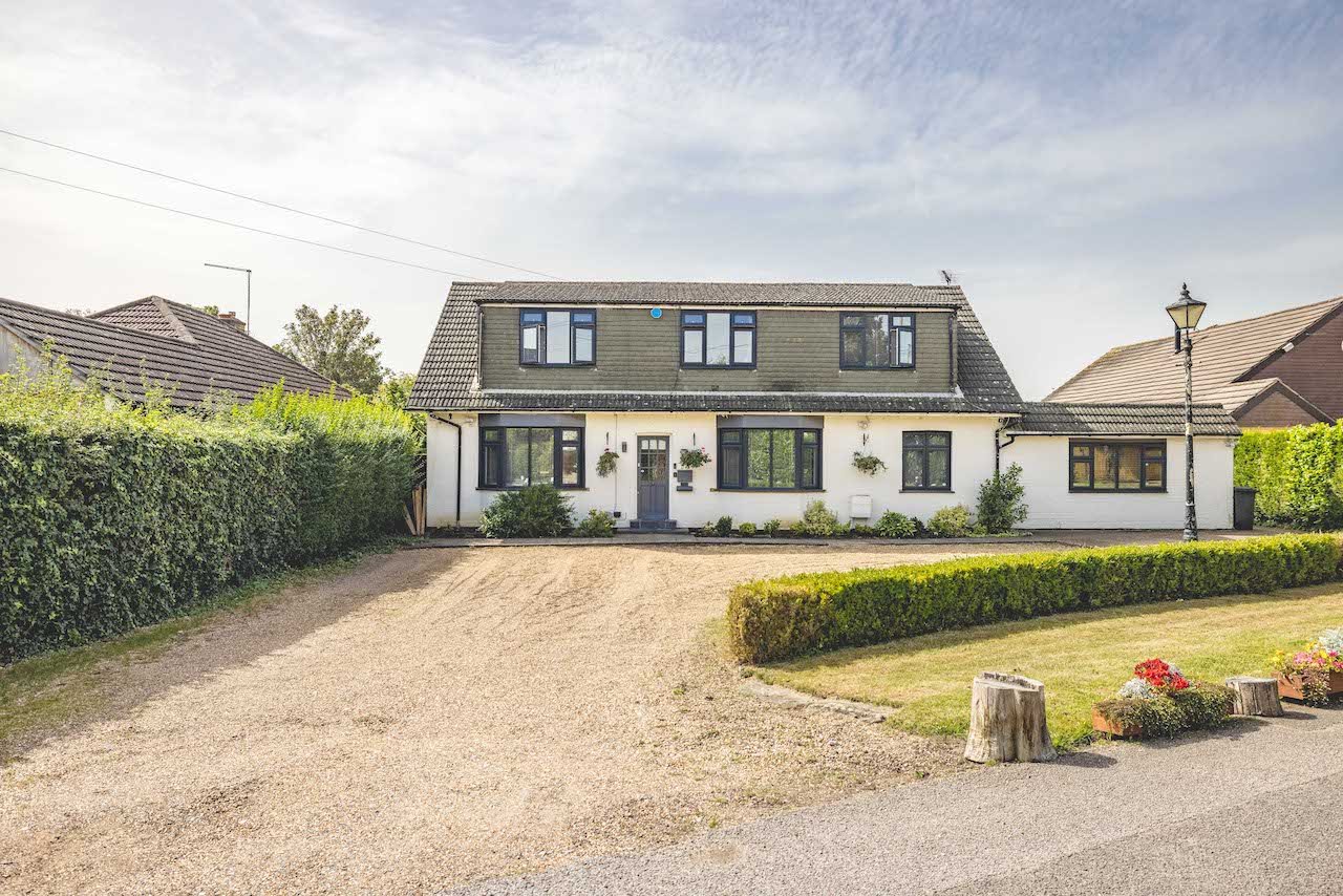 5 bed detached house for sale in Fairfield Approach, Wraysbury, TW19
