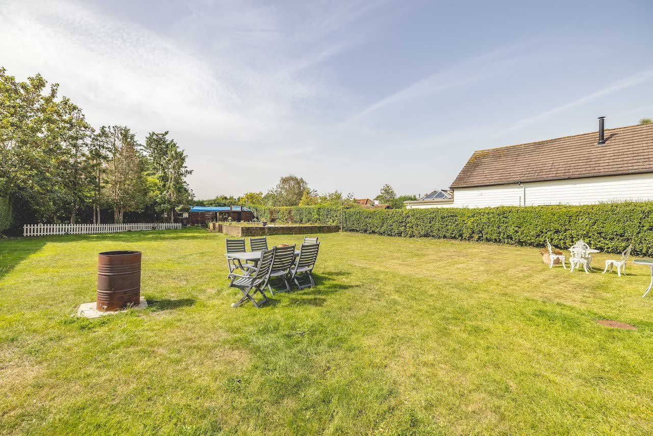 5 bed detached house for sale in Fairfield Approach, Wraysbury  - Property Image 26