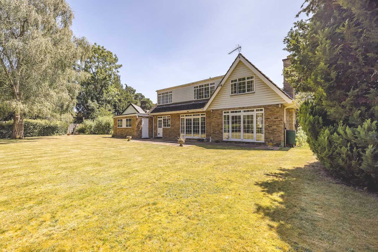 4 bed detached house for sale in Manor Lane, Gerrards Cross  - Property Image 23