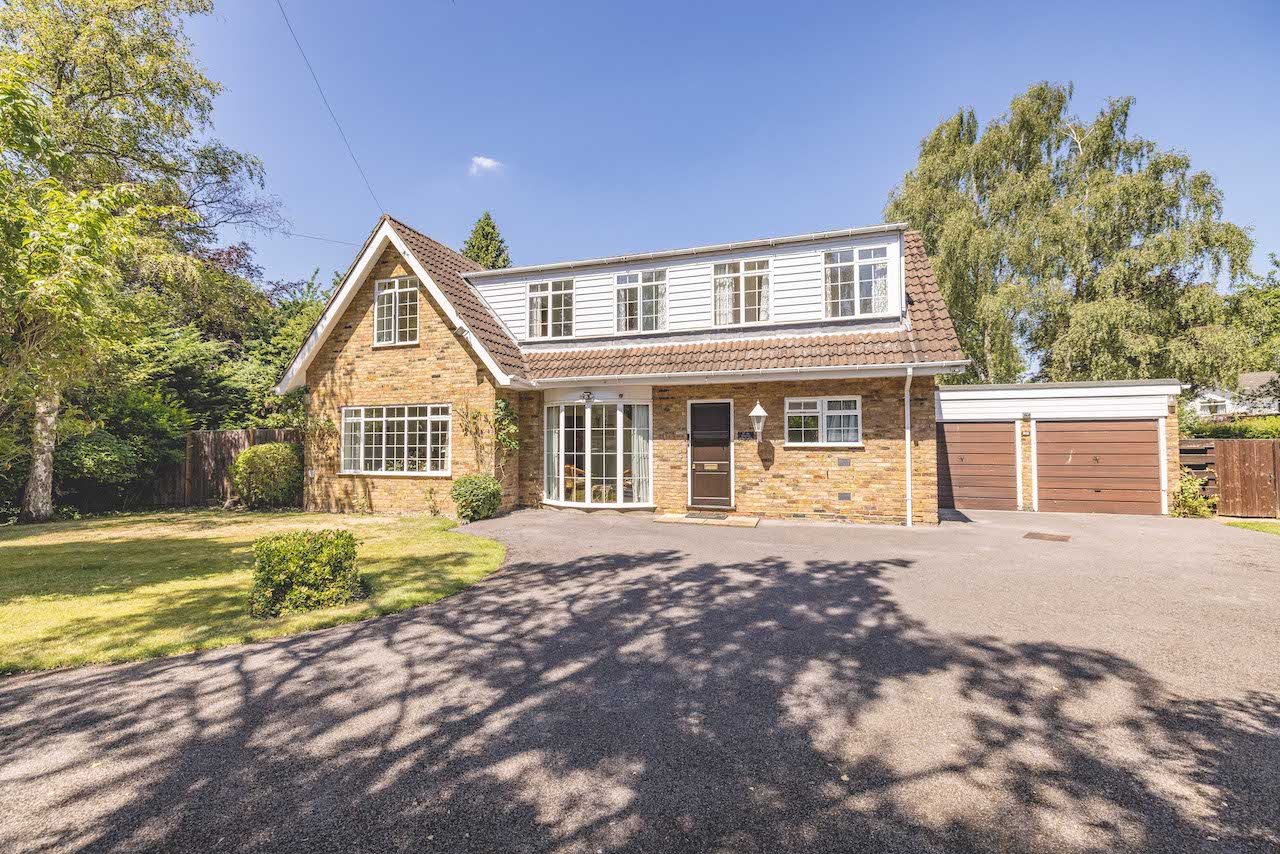 4 bed detached house for sale in Manor Lane, Gerrards Cross  - Property Image 2