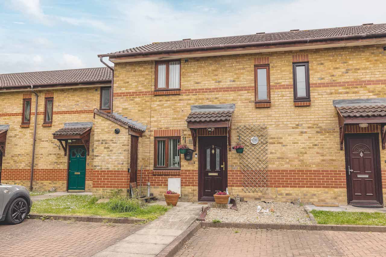 2 bed terraced house for sale in Humber Close, West Drayton - Property Image 1