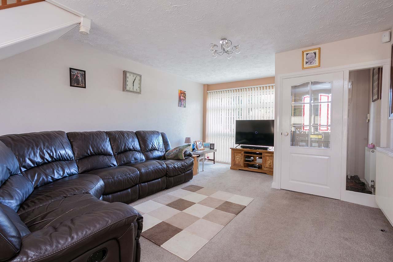 3 bed semi-detached house for sale in Summerhouse Lane, West Drayton  - Property Image 4