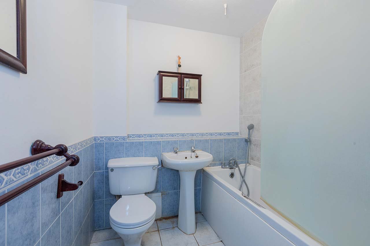 4 bed end of terrace house for sale in Littlebrook Avenue, Burnham  - Property Image 10