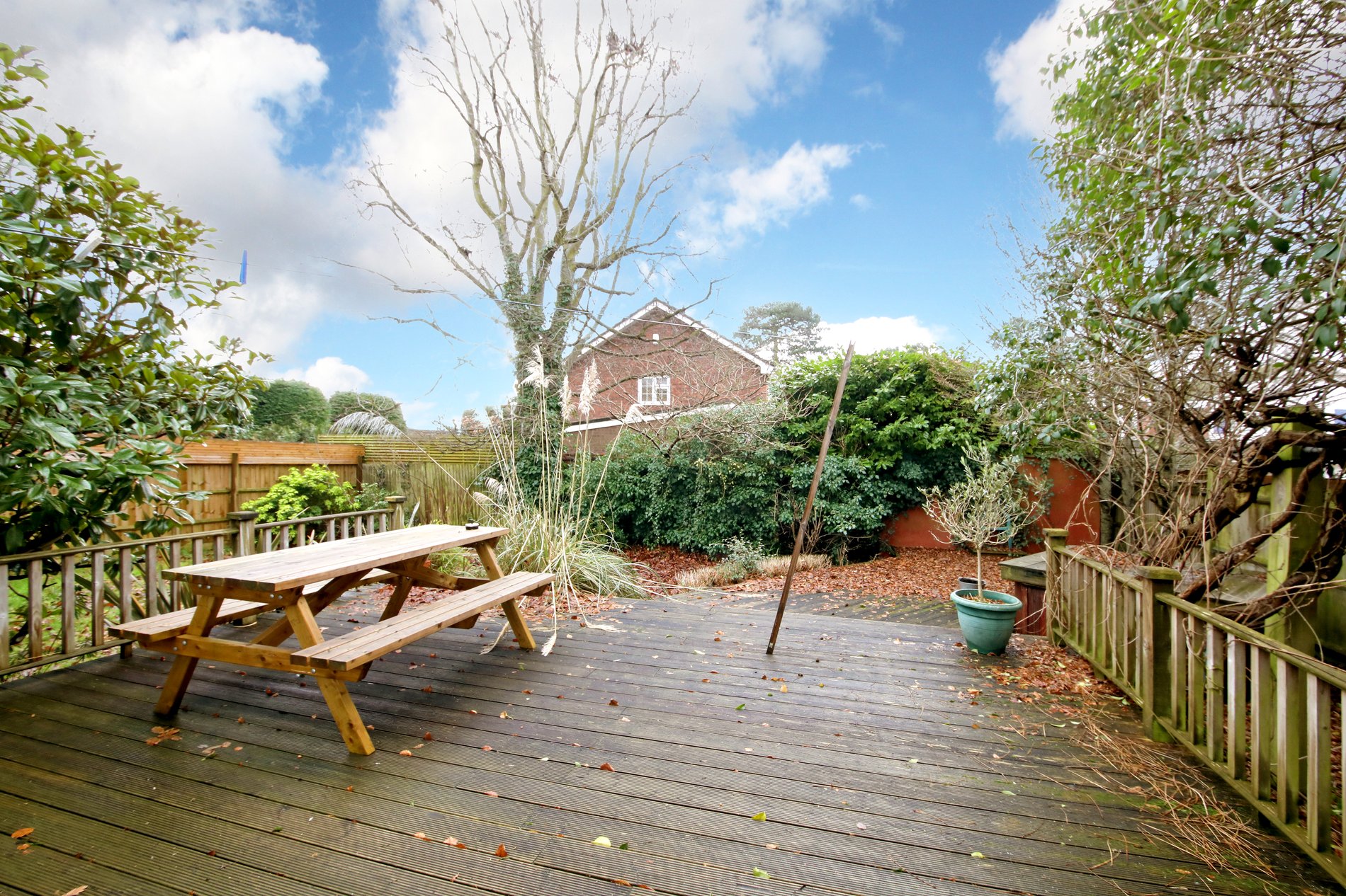 4 bed detached house for sale in Freemans Close, Stoke Poges  - Property Image 4