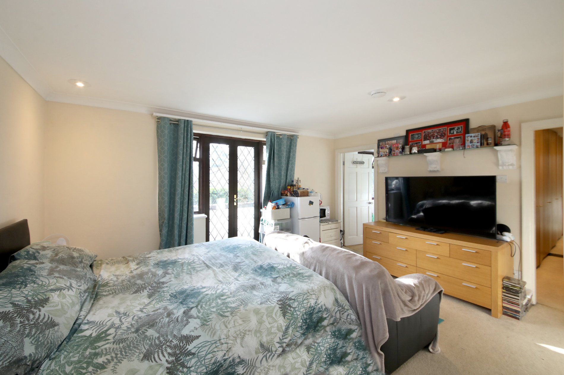 4 bed detached house for sale in Freemans Close, Stoke Poges  - Property Image 7