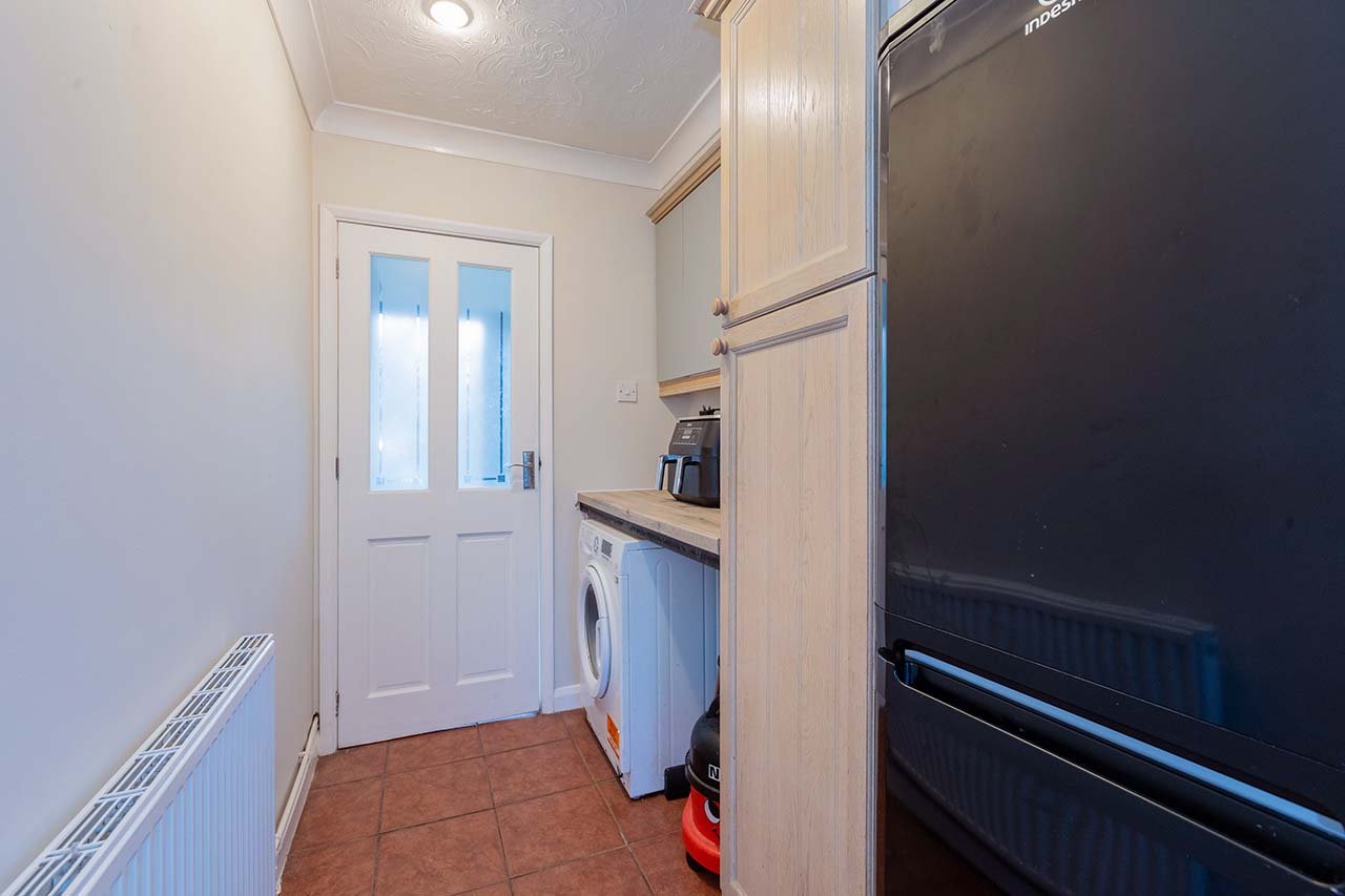 3 bed terraced house for sale in Clonmel Way, Burnham  - Property Image 10