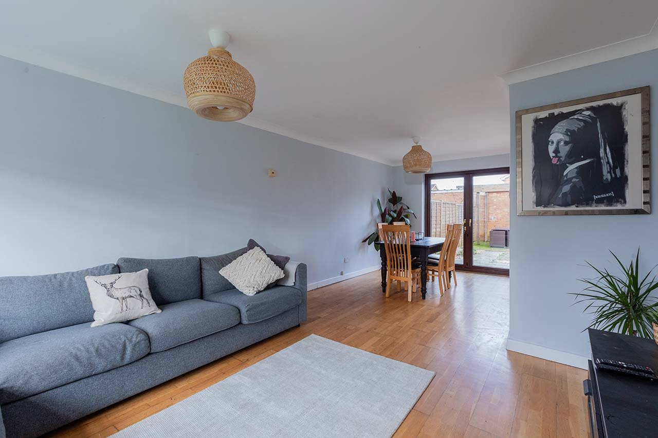 3 bed terraced house for sale in Clonmel Way, Burnham  - Property Image 2