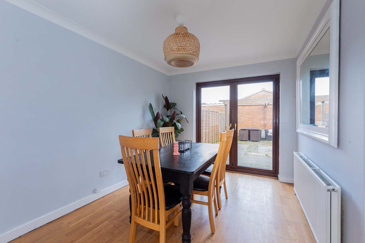 3 bed terraced house for sale in Clonmel Way, Burnham  - Property Image 8