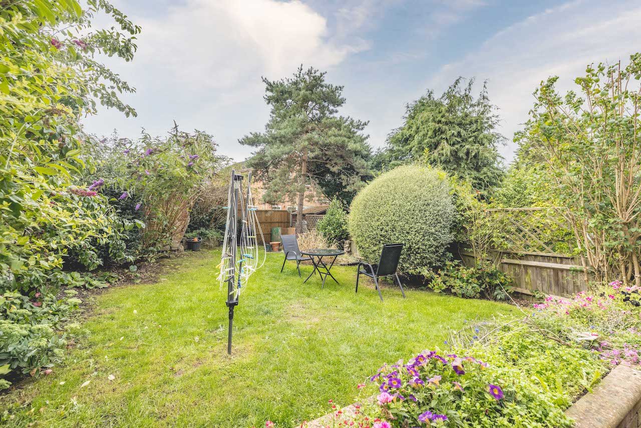 3 bed end of terrace house for sale in Hill Farm Road, Chalfont St Peter  - Property Image 13