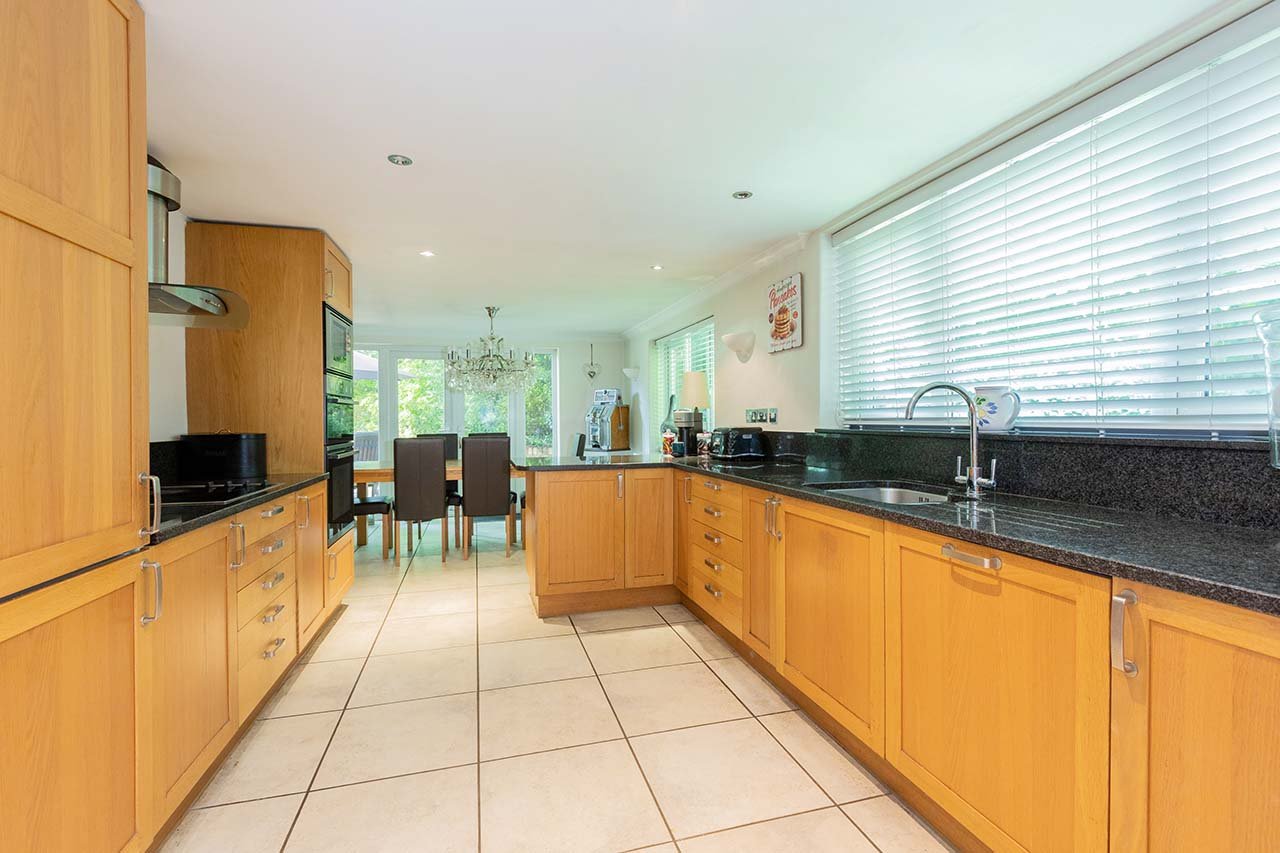 4 bed detached house for sale in Sandy Rise, Chalfont St Peter  - Property Image 4