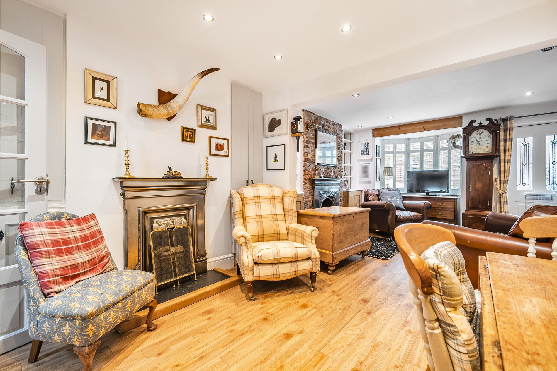 2 bed terraced house for sale in Oxford Road, Gerrards Cross  - Property Image 2
