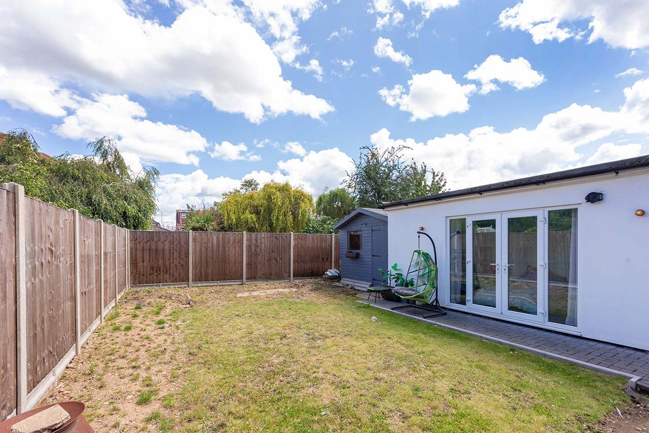 4 bed semi-detached bungalow for sale in Clare Road, Taplow  - Property Image 3