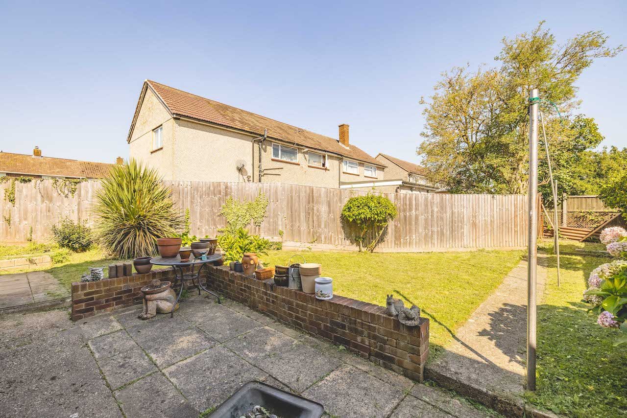 3 bed end of terrace house for sale in Dornels, Wexham  - Property Image 3