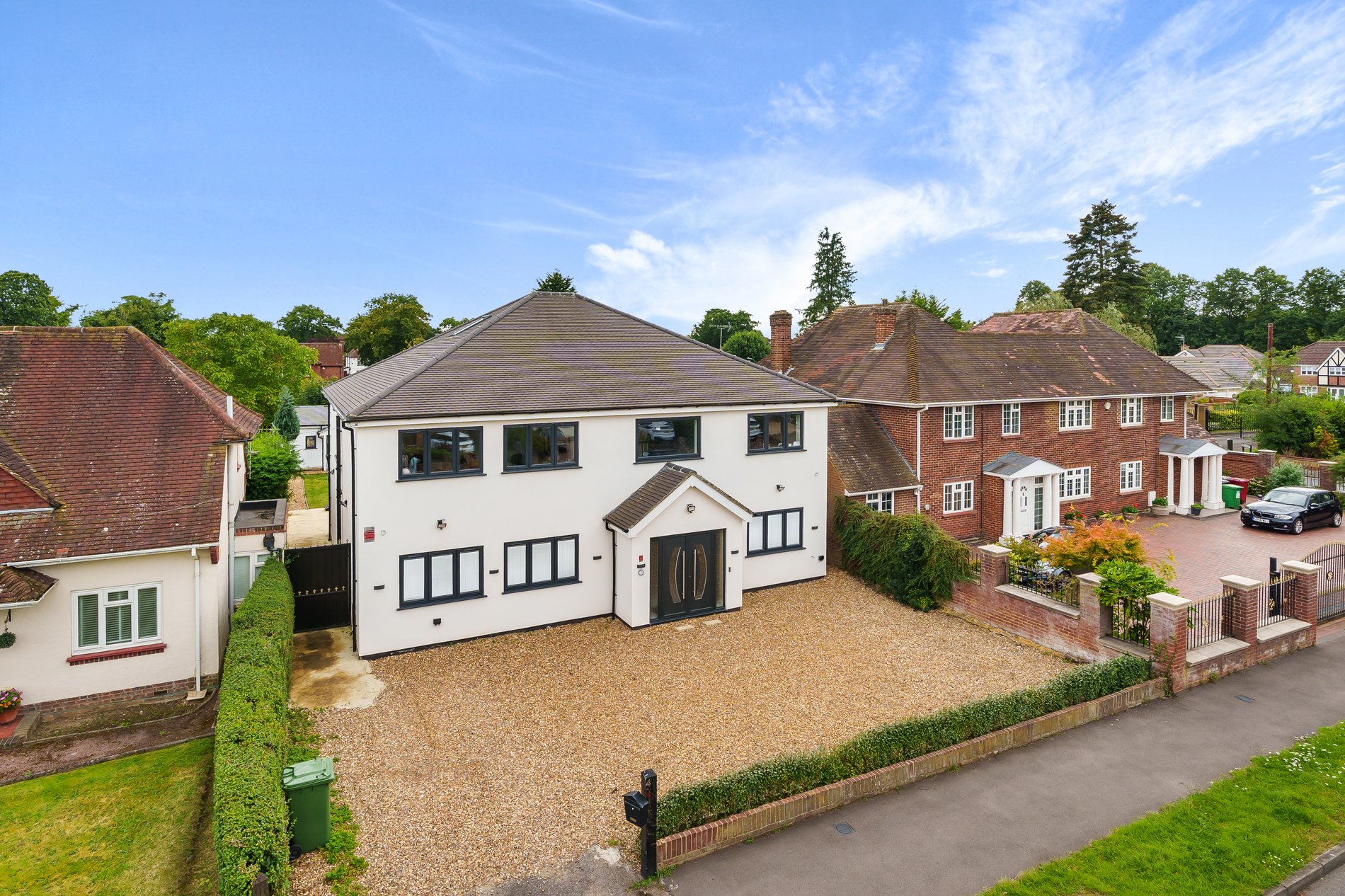 6 bed detached house for sale in Sutton Avenue, Langley - Property Image 1