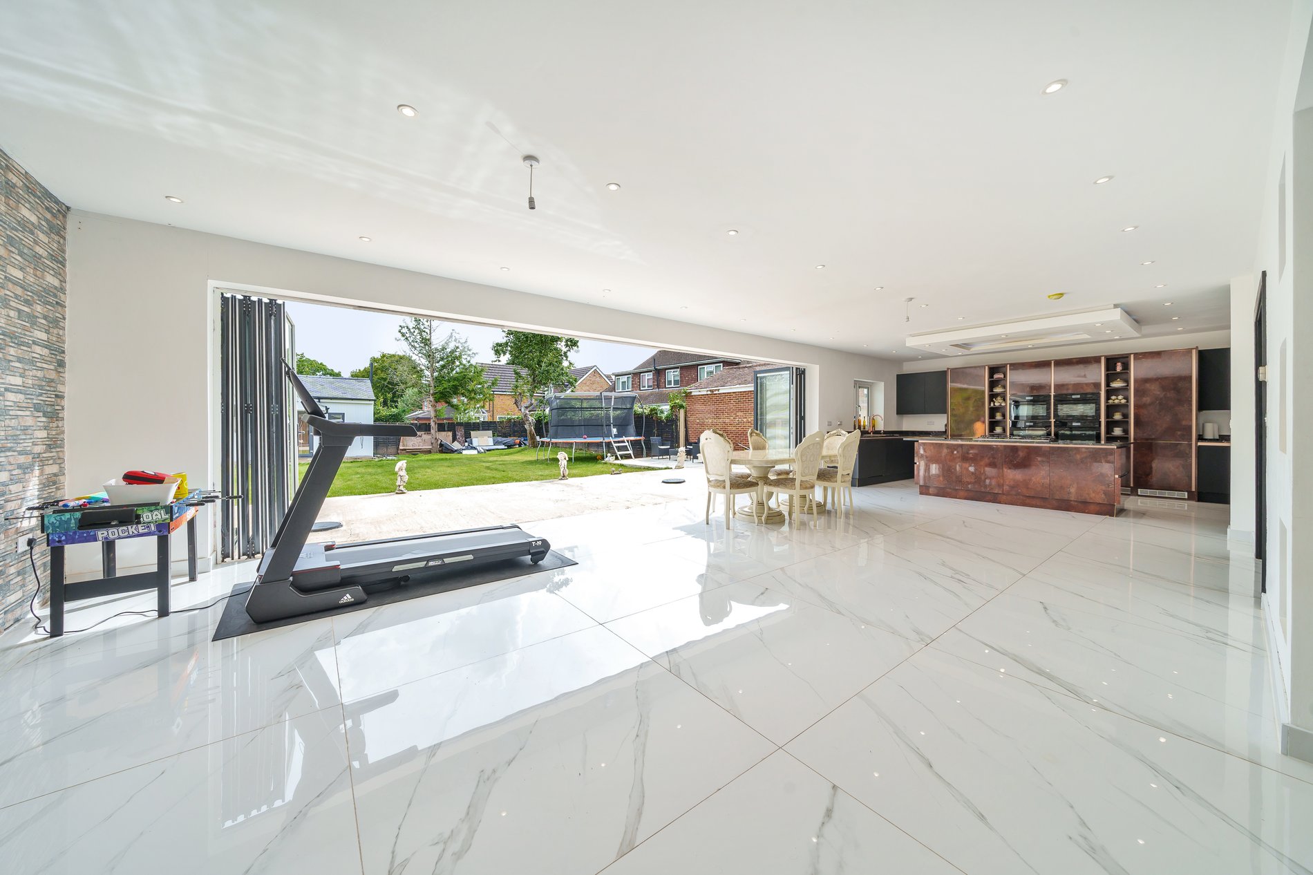 6 bed detached house for sale in Sutton Avenue, Langley  - Property Image 5