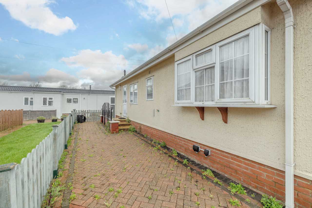 2 bed mobile home for sale in Thorney Mill Road, West Drayton  - Property Image 10