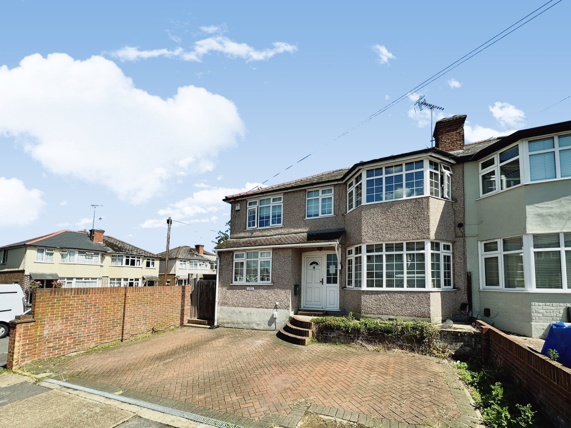 5 bed semi-detached house for sale in Drayton Gardens, West Drayton  - Property Image 1