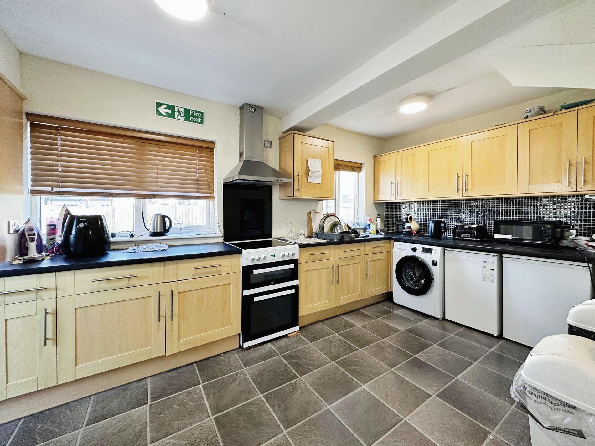 5 bed semi-detached house for sale in Drayton Gardens, West Drayton  - Property Image 2