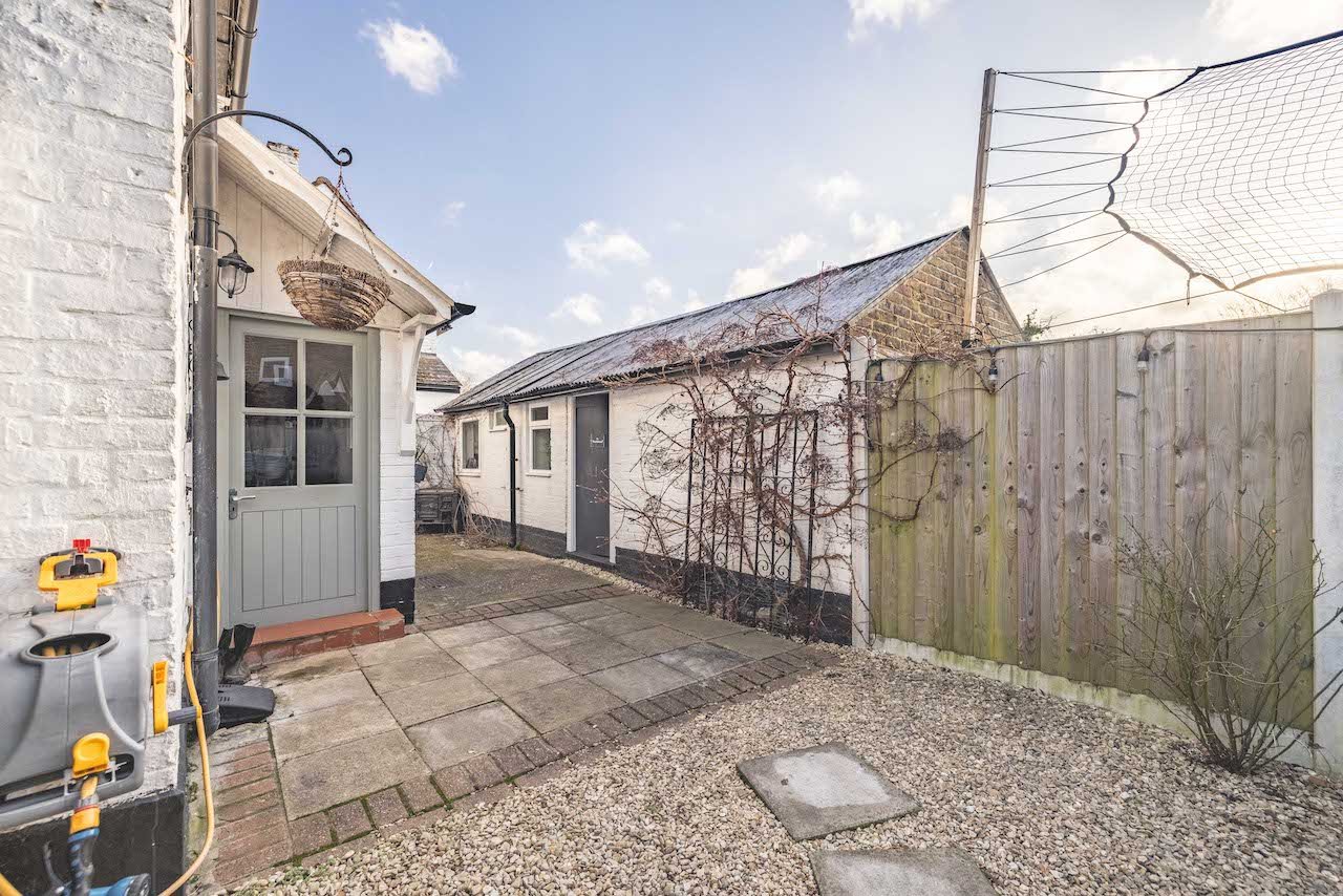 3 bed semi-detached house for sale in Church Walk, Burnham  - Property Image 22
