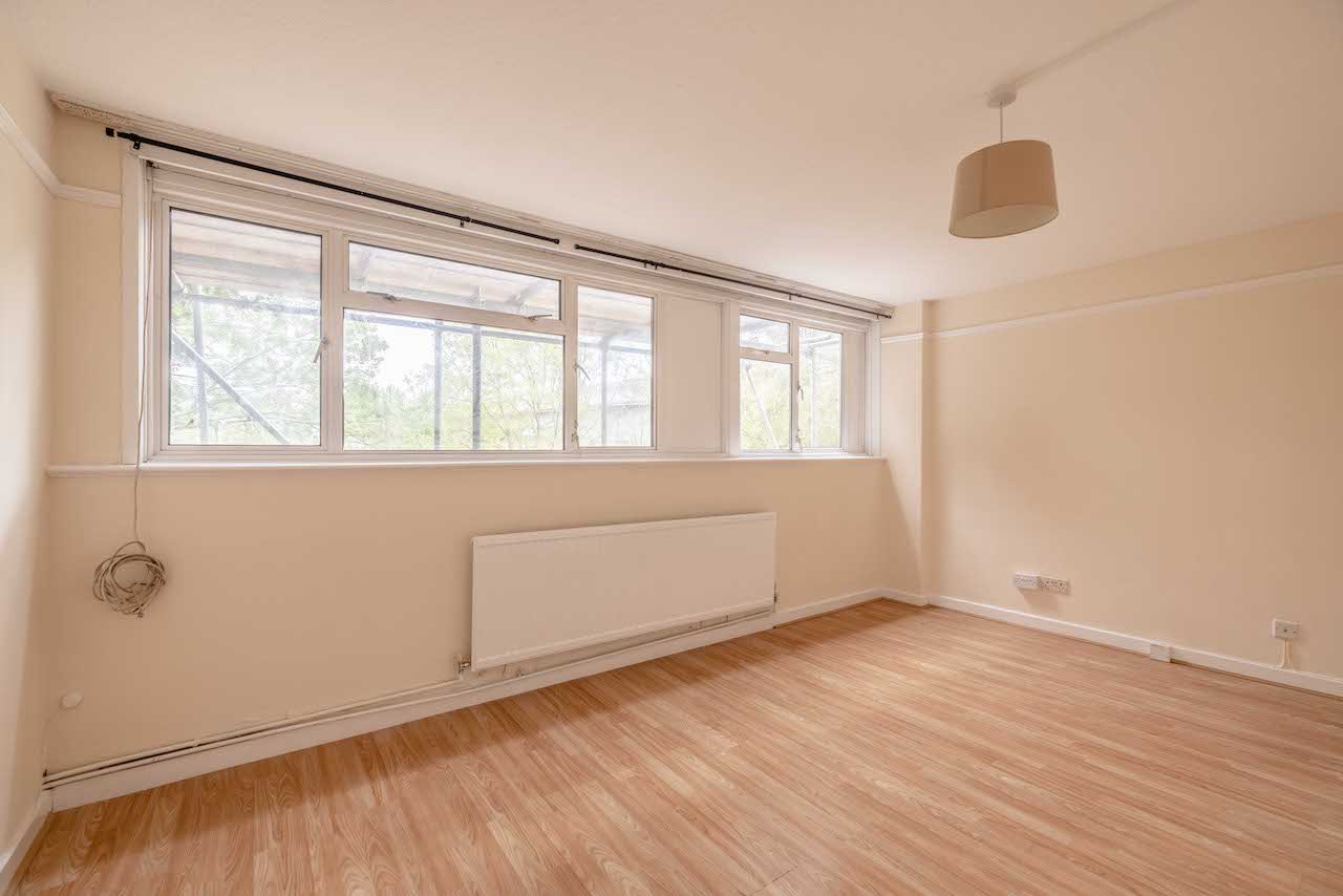 3 bed flat for sale in Hornbill Close, Uxbridge  - Property Image 3