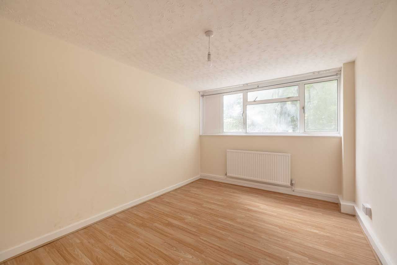 3 bed flat for sale in Hornbill Close, Uxbridge  - Property Image 4