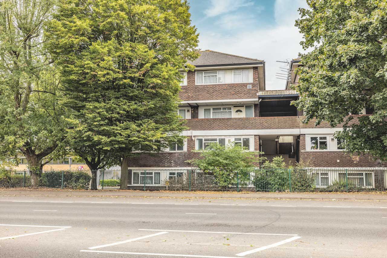 3 bed flat for sale in Hornbill Close, Uxbridge - Property Image 1