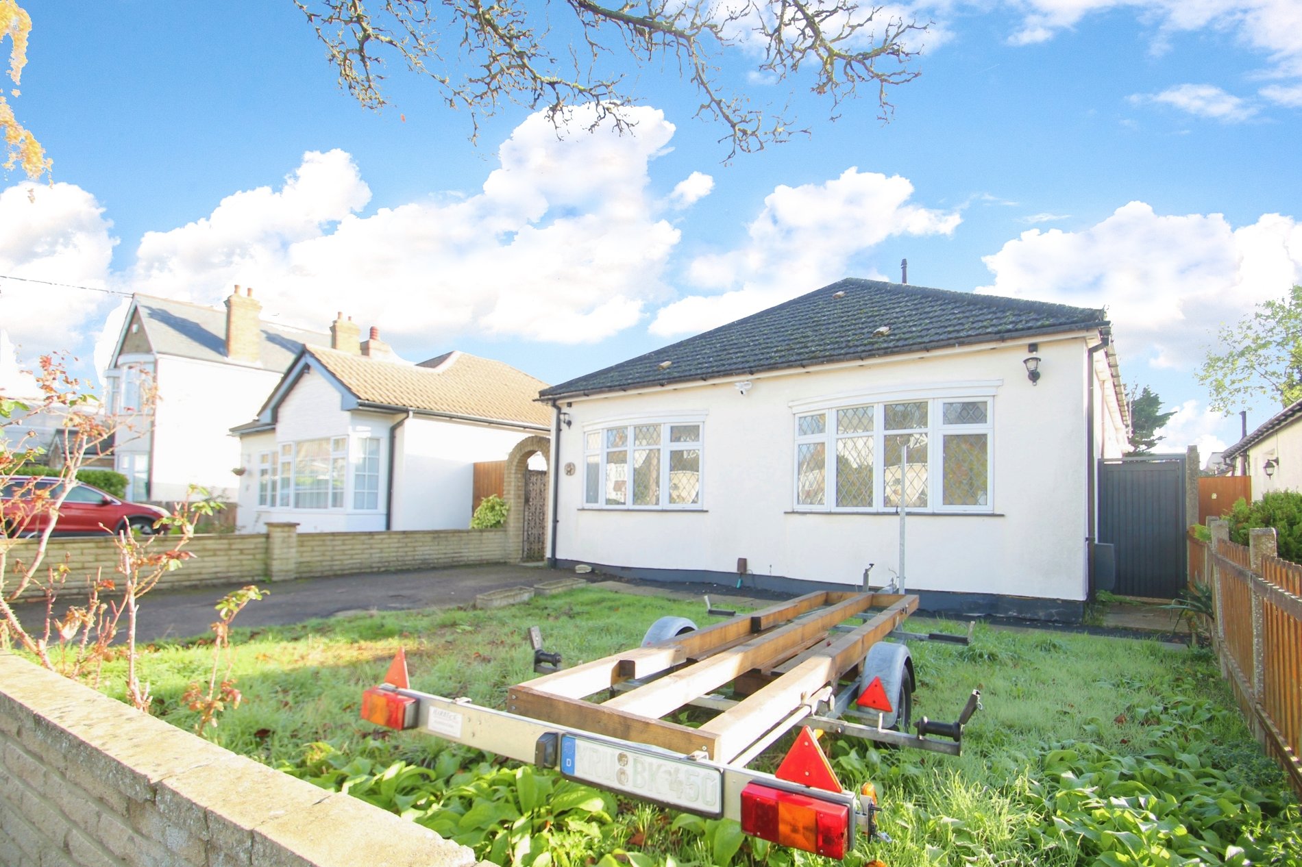 3 bed detached bungalow to rent in Ferrers Avenue, West Drayton - Property Image 1
