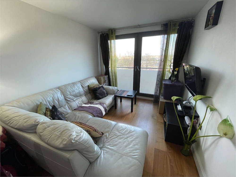 1 bed flat to rent in High Street, Slough  - Property Image 3