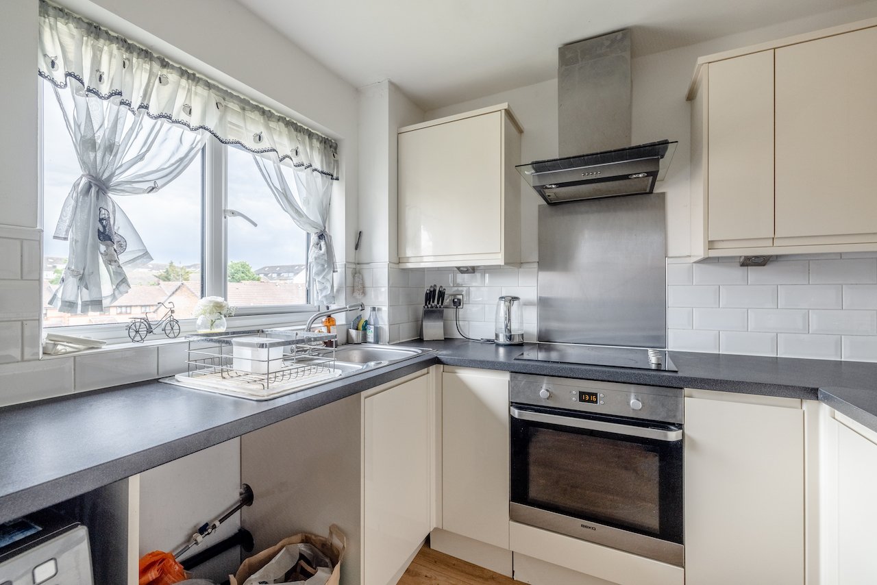 2 bed flat for sale in Hawthorne Crescent, West Drayton  - Property Image 3