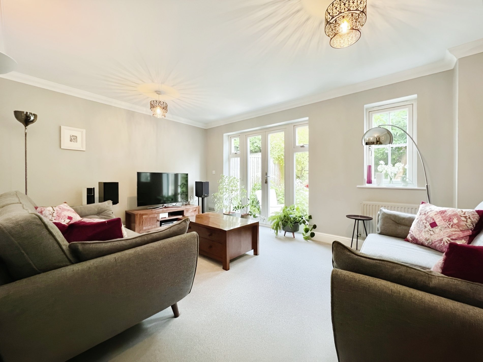 3 bed terraced house for sale in Copperfields, High Wycombe  - Property Image 2
