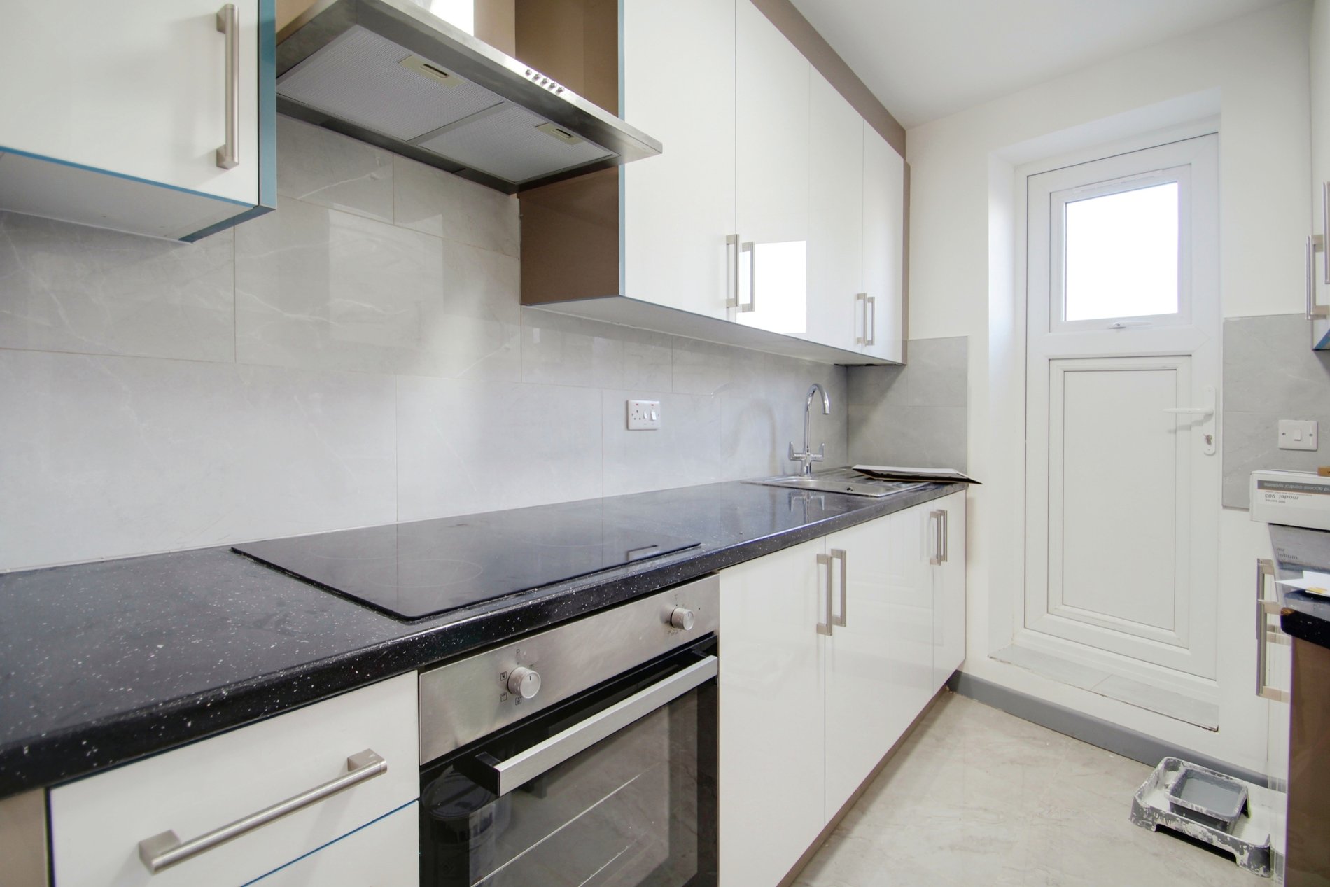 2 bed flat to rent in Uxbridge Road, Hayes  - Property Image 2