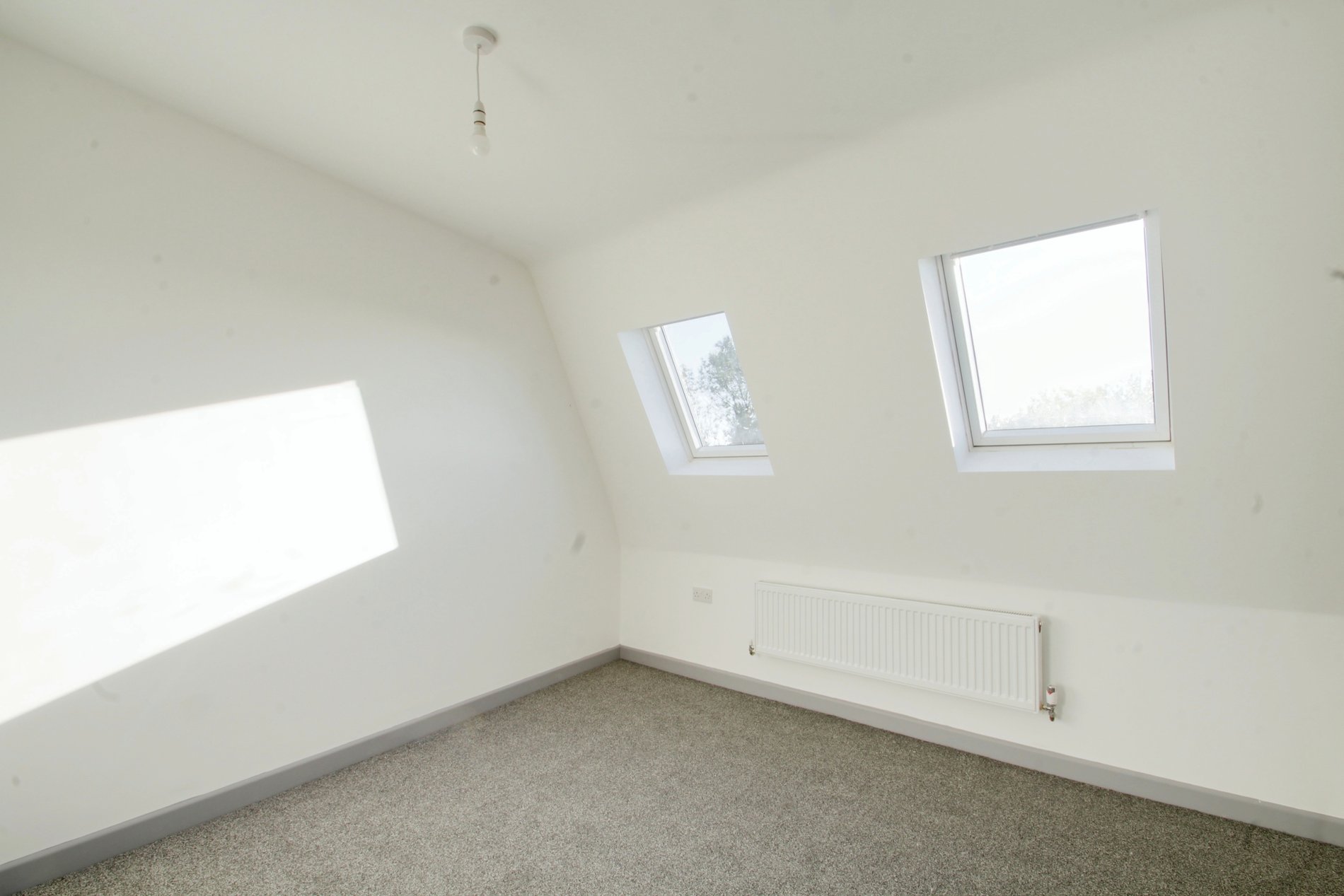 3 bed flat to rent in Uxbridge Road, Hayes  - Property Image 1