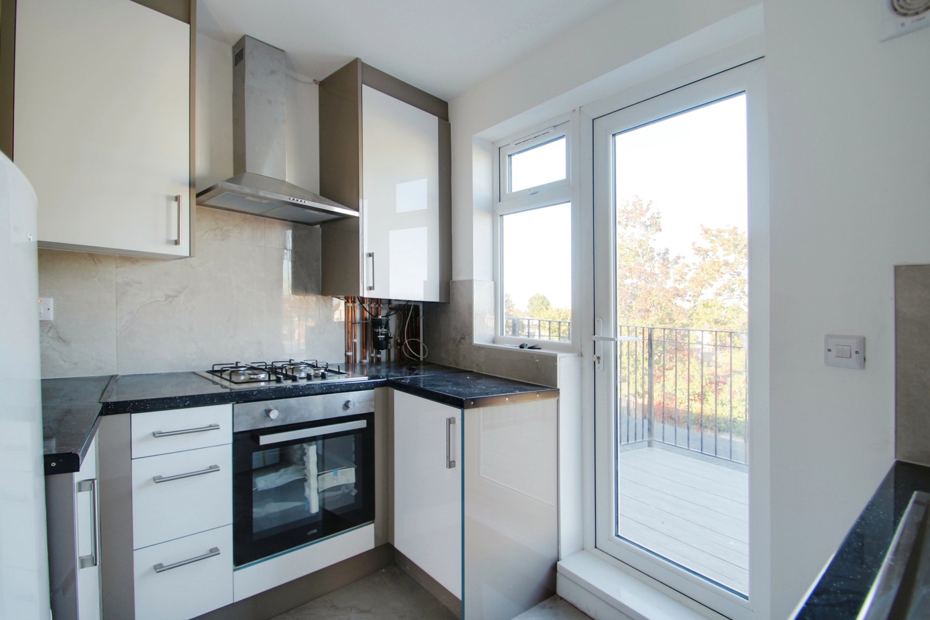 3 bed flat to rent in Uxbridge Road, Hayes  - Property Image 3
