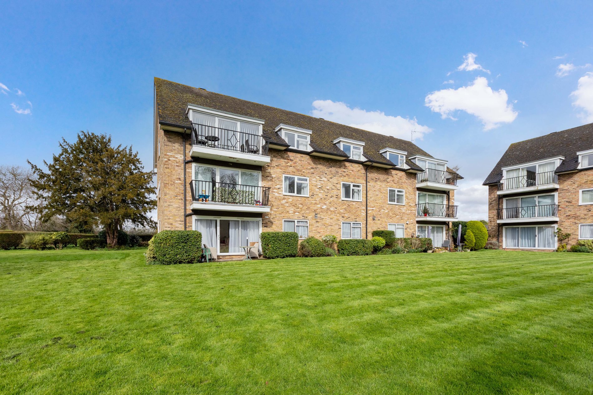 3 bed flat for sale in Church Lane, Wexham - Property Image 1