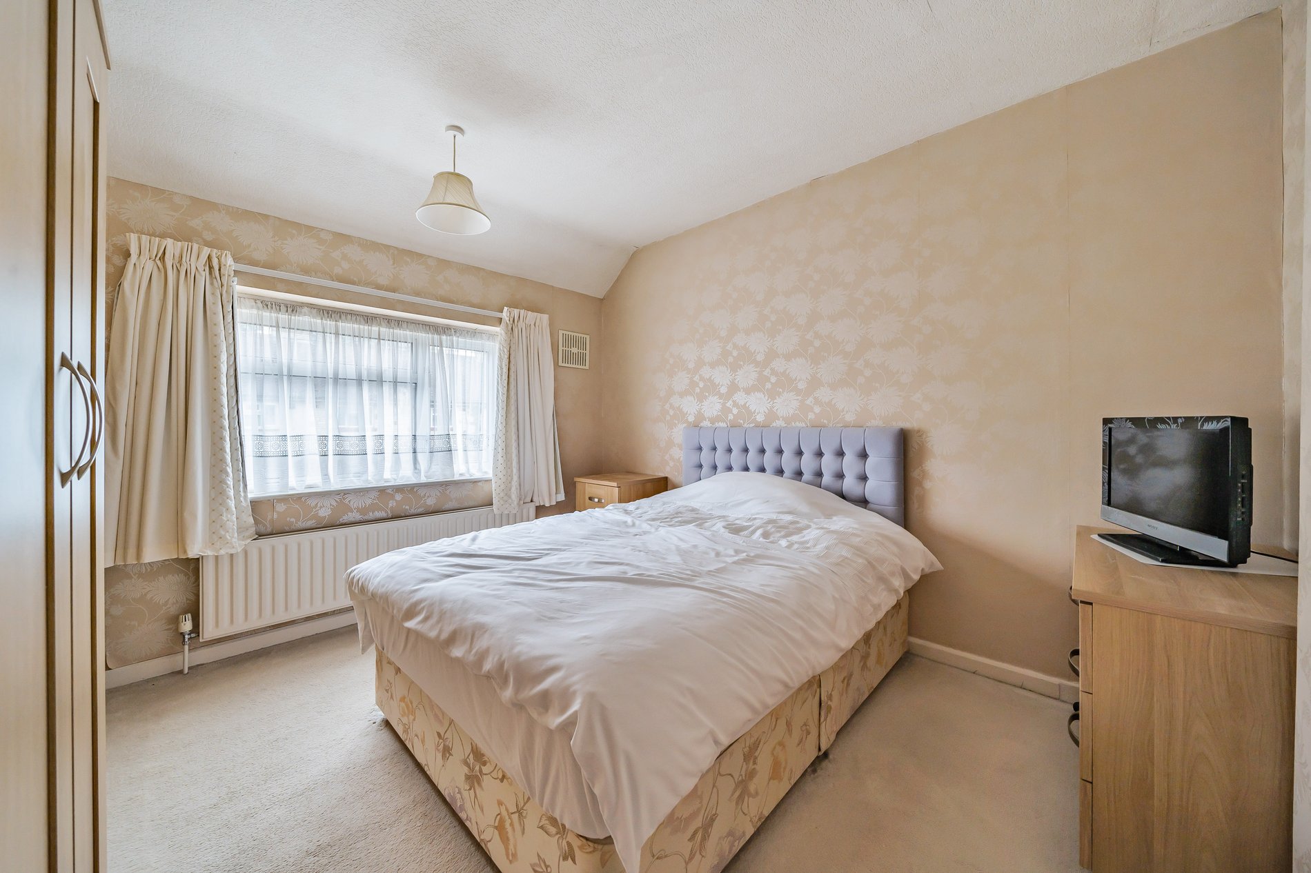 3 bed end of terrace house for sale in Moorland Road, Harmondsworth  - Property Image 5