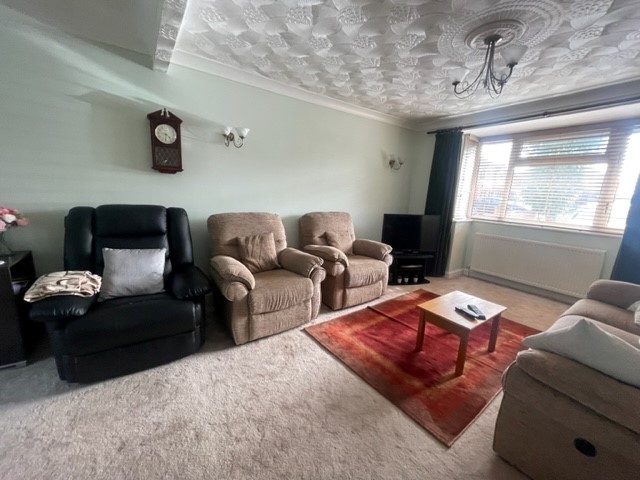 3 bed semi-detached house to rent in Sydney Grove, Slough  - Property Image 3