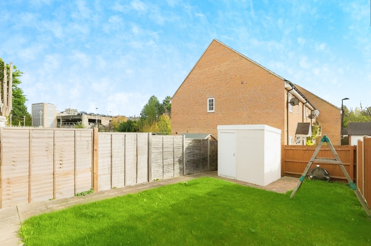 3 bed end of terrace house for sale in Franklins, Maple Cross  - Property Image 7