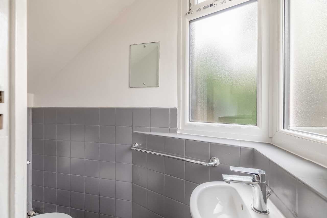 4 bed detached house for sale in Slough Road, Iver, SL0 (ref 553948)