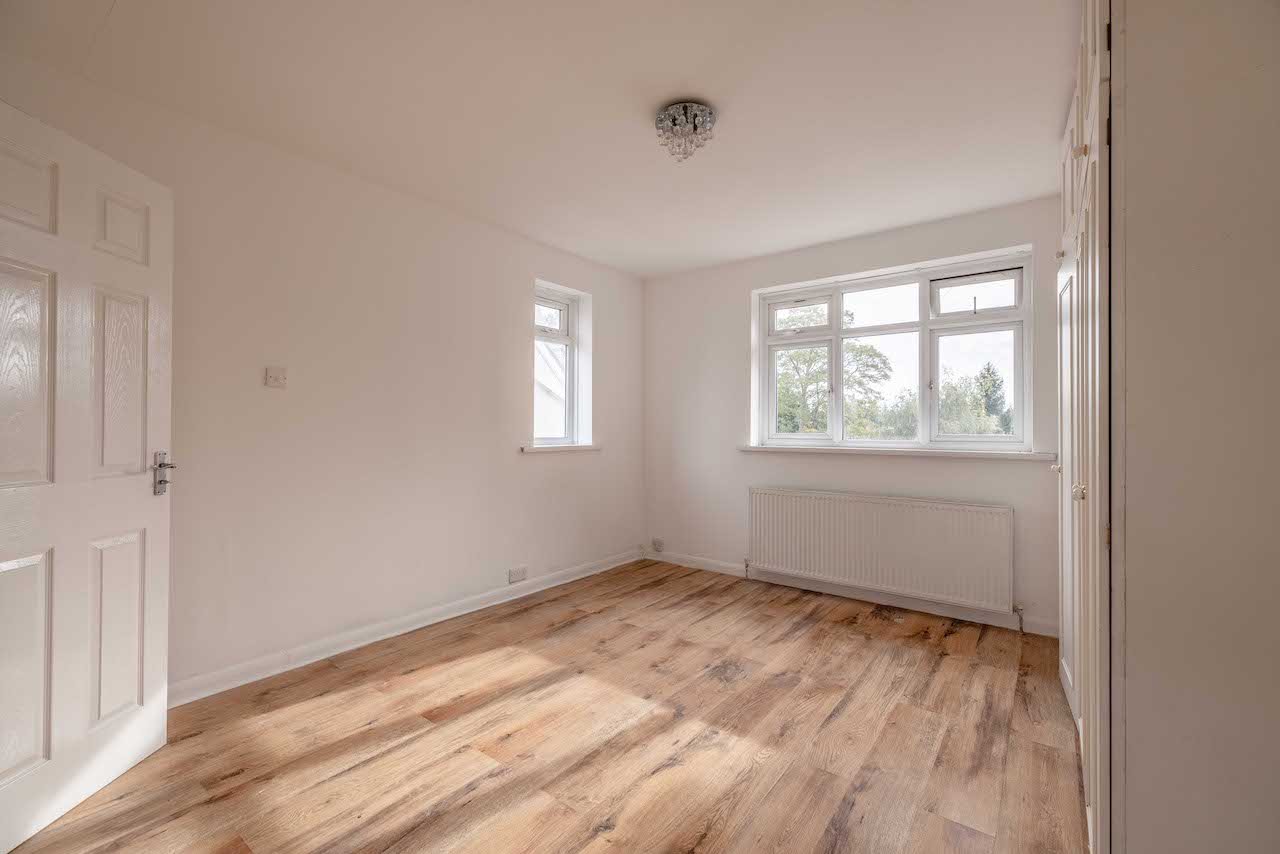 4 bed detached house for sale in Slough Road, Iver, SL0 (ref 553948)