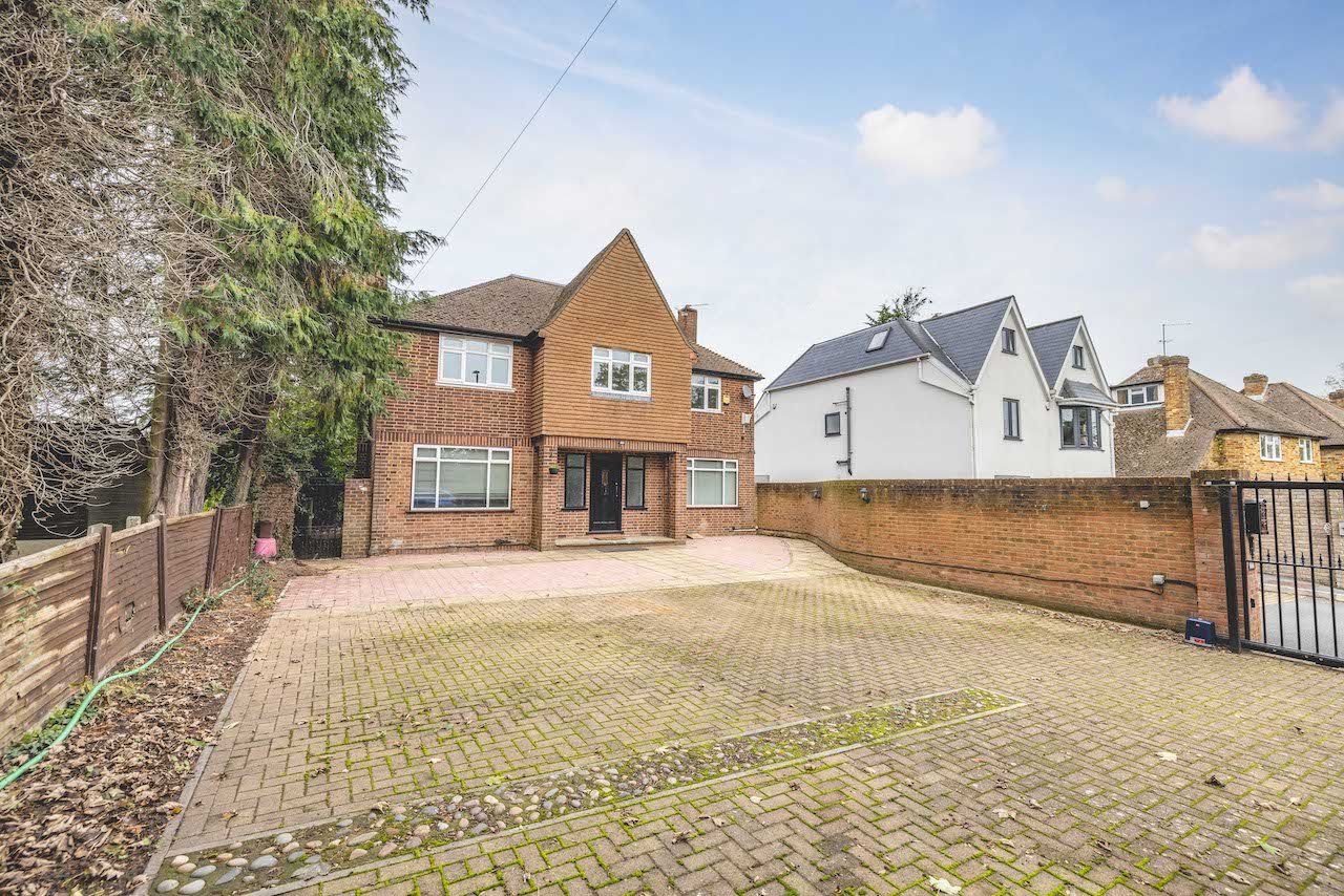 4 bed detached house for sale in Slough Road, Iver, SL0