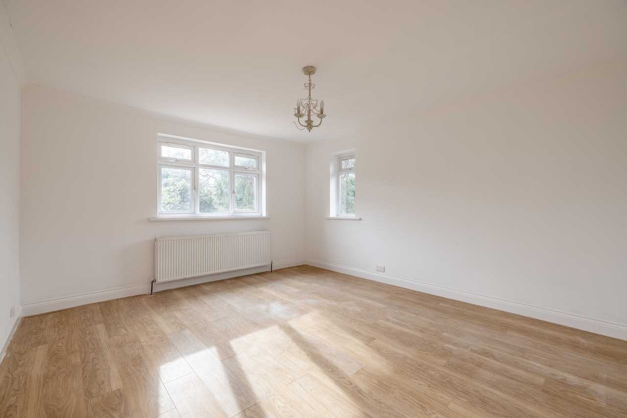 4 bed detached house for sale in Slough Road, Iver, SL0 (ref 553948)